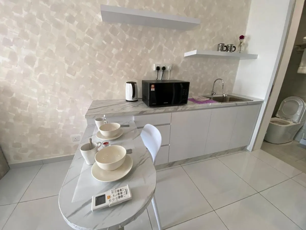Sky Trees Nflix Make Up Table With Pool & Facilities Apartment Johor Bahru