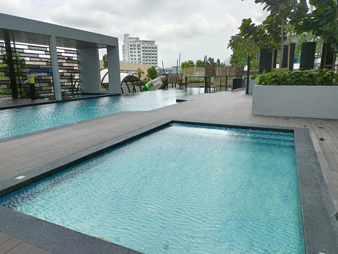 Sky Trees Nflix Make Up Table With Pool & Facilities Apartment Johor Bahru